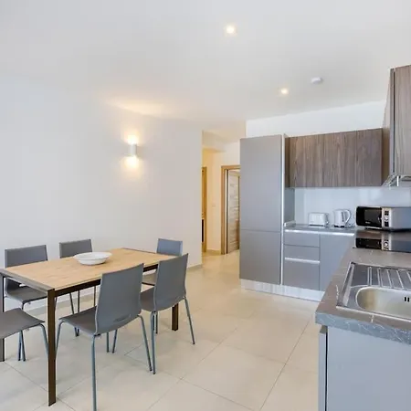 Stunning 3br Penthouse, Opposite The Harbour By 360 Estates