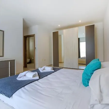 Stunning 3br Penthouse, Opposite The Harbour By 360 Estates