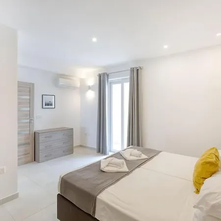 Stunning 3br Penthouse, Opposite The Harbour By 360 Estates