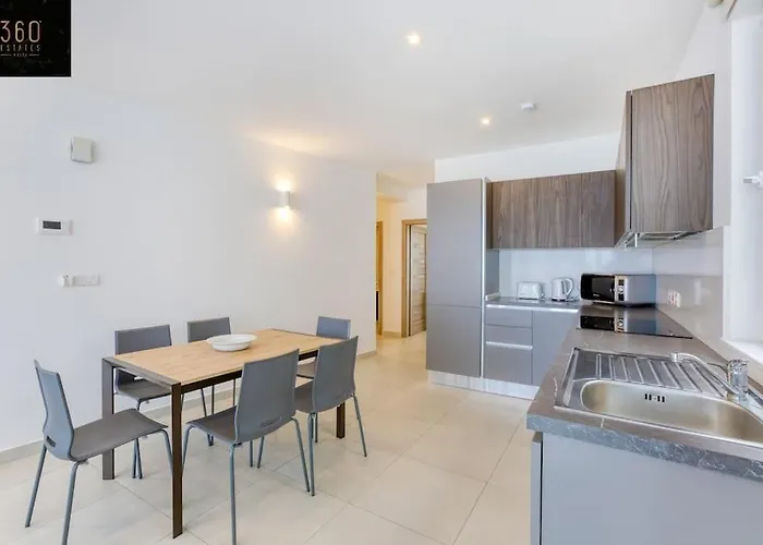 Stunning 3br Penthouse, Opposite The Harbour By 360 Estates